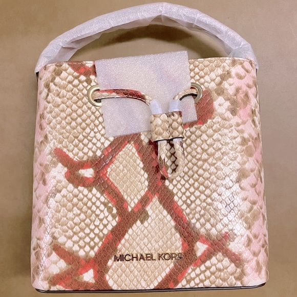 Michael Kors NWT 🎉Host Pick x4🎉 Suri Leather Bucket Crossbody